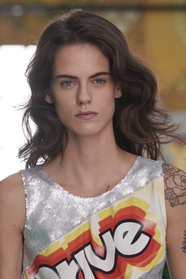 عرض ازياء Louis Vuitton من أسبوع الموضة في باريس لربيع وصيف 2021