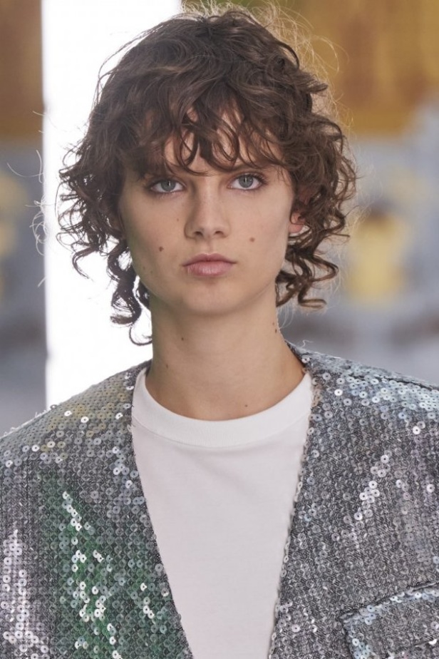 عرض ازياء Louis Vuitton من أسبوع الموضة في باريس لربيع وصيف 2021