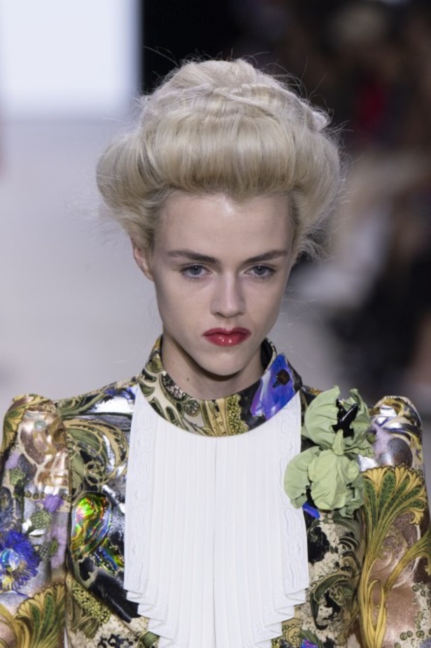 إطلالات فائقة الأناقة خلال عرض Louis Vuitton لربيع وصيف 2020