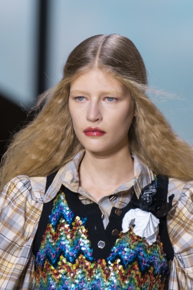 إطلالات فائقة الأناقة خلال عرض Louis Vuitton لربيع وصيف 2020