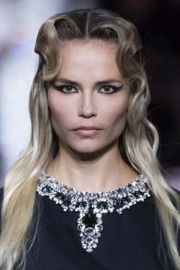 عرض أزياء دار Miu Miu لخريف وشتاء 2020-2021