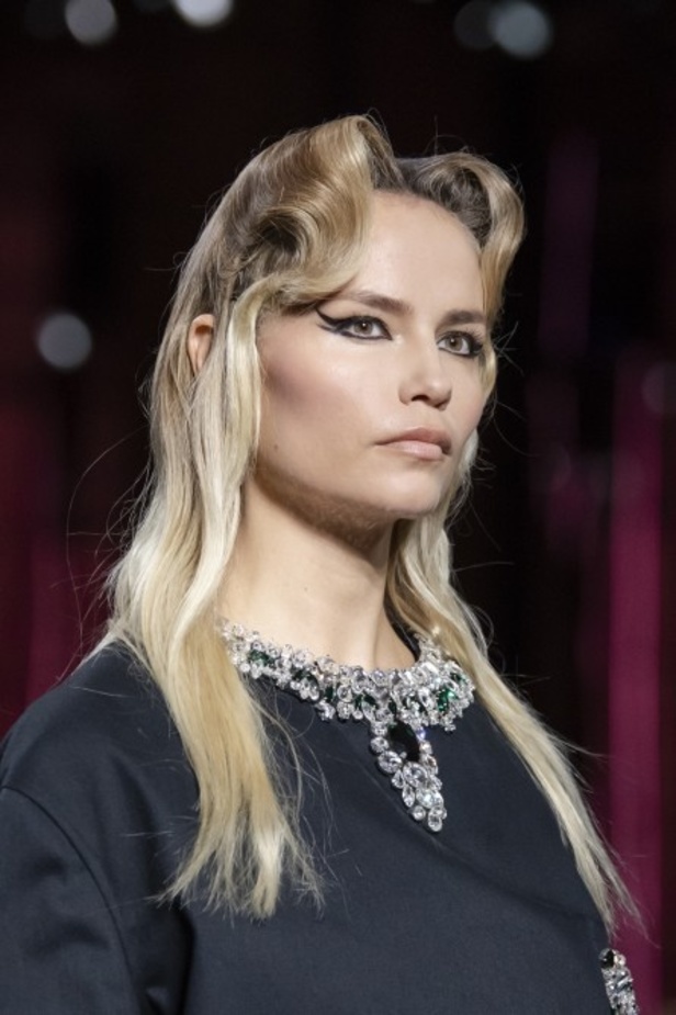 عرض أزياء دار Miu Miu لخريف وشتاء 2020-2021