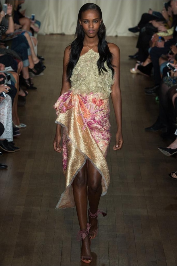 Marchesa : أحلام وردية من عالم الأميرات