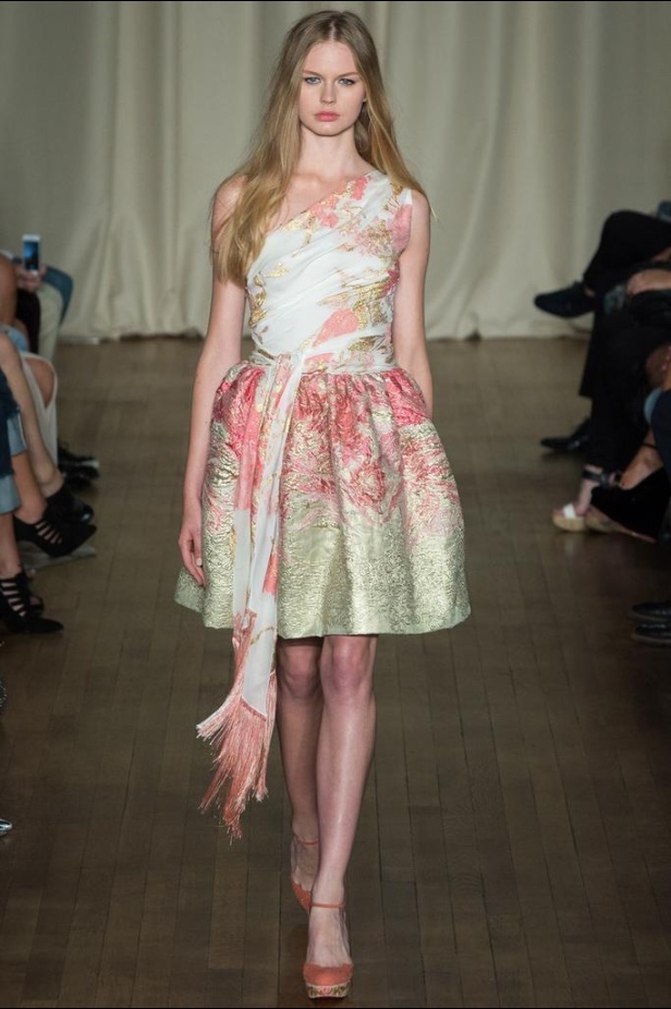 Marchesa : أحلام وردية من عالم الأميرات