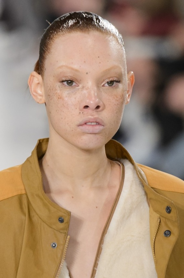 عرض أزياء ميزون مارجيلا لخريف وشتاء 2017-2018