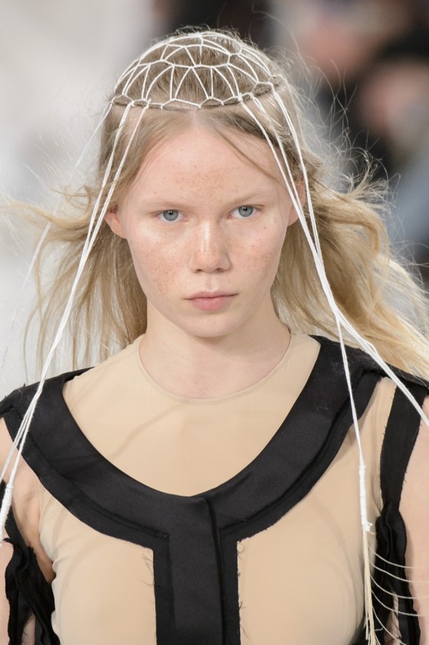 عرض أزياء ميزون مارجيلا لخريف وشتاء 2017-2018