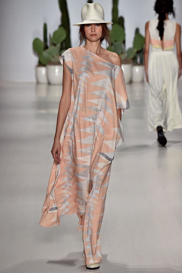 Mara Hoffman لإطلالة صيفية رائعة...