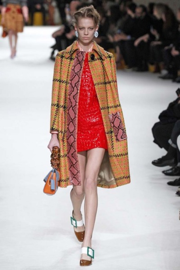 تألقي جمالاً مع مجموعة الأزياء الرائعة من Miu Miu