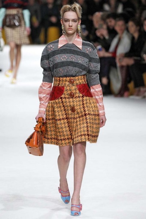 تألقي جمالاً مع مجموعة الأزياء الرائعة من Miu Miu