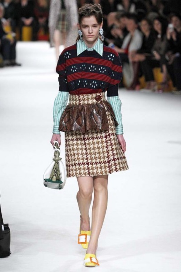 تألقي جمالاً مع مجموعة الأزياء الرائعة من Miu Miu