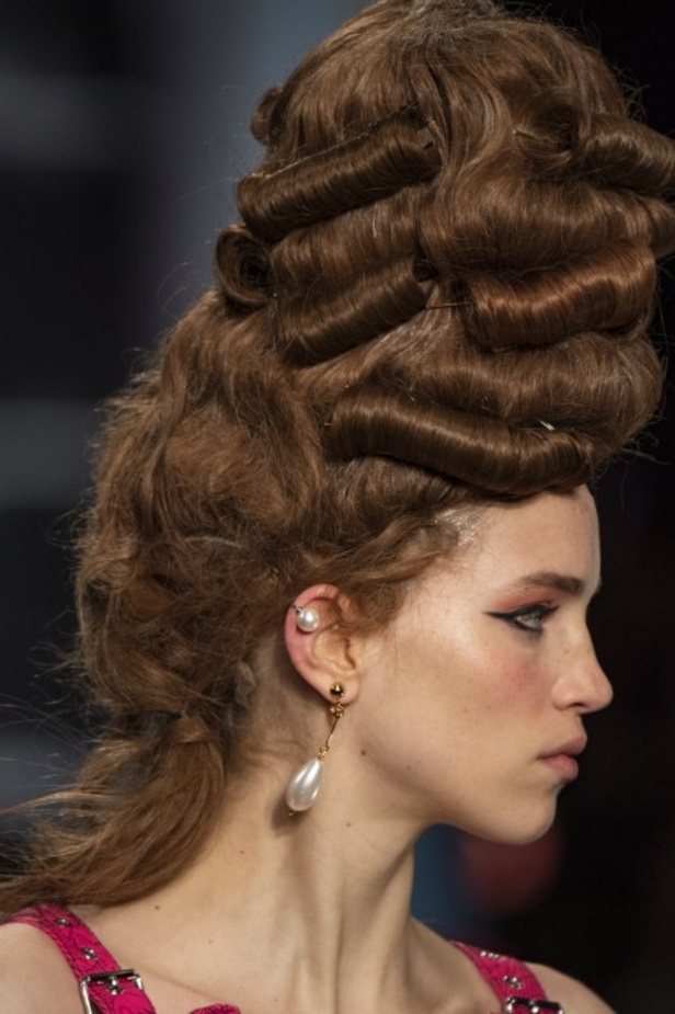 مجموعة موسكينو MOSCHINO لخريف وشتاء 2020-2021 من ميلانو