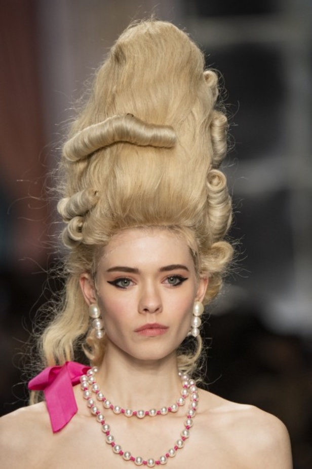 مجموعة موسكينو MOSCHINO لخريف وشتاء 2020-2021 من ميلانو