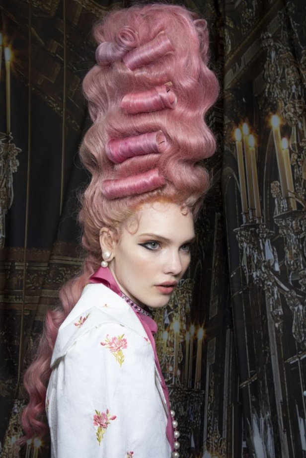 مجموعة موسكينو MOSCHINO لخريف وشتاء 2020-2021 من ميلانو