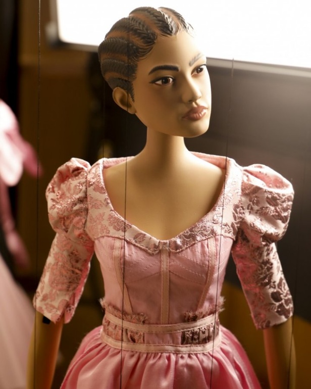 عرض أزياء مجموعة MOSCHINO لربيع وصيف 2021 في أسبوع الموضة في ميلانو