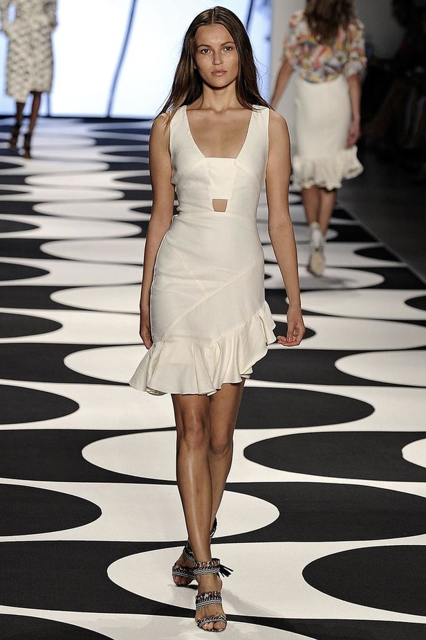 Nicole Miller : تمايلي على أنغام الكوباكابانا..