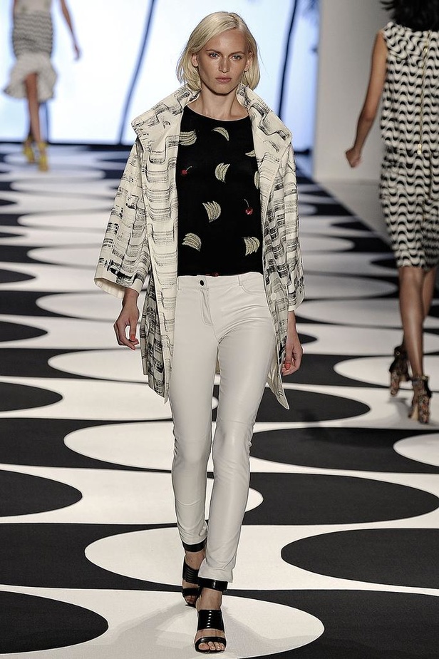 Nicole Miller : تمايلي على أنغام الكوباكابانا..