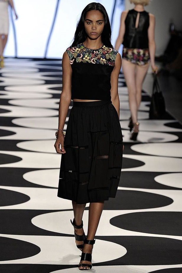 Nicole Miller : تمايلي على أنغام الكوباكابانا..