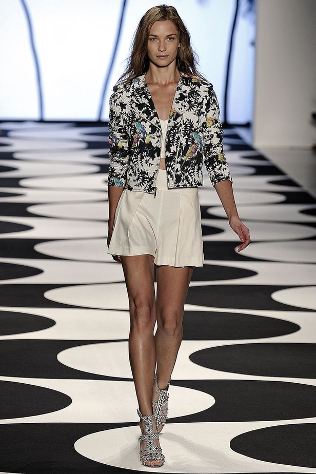 Nicole Miller : تمايلي على أنغام الكوباكابانا..