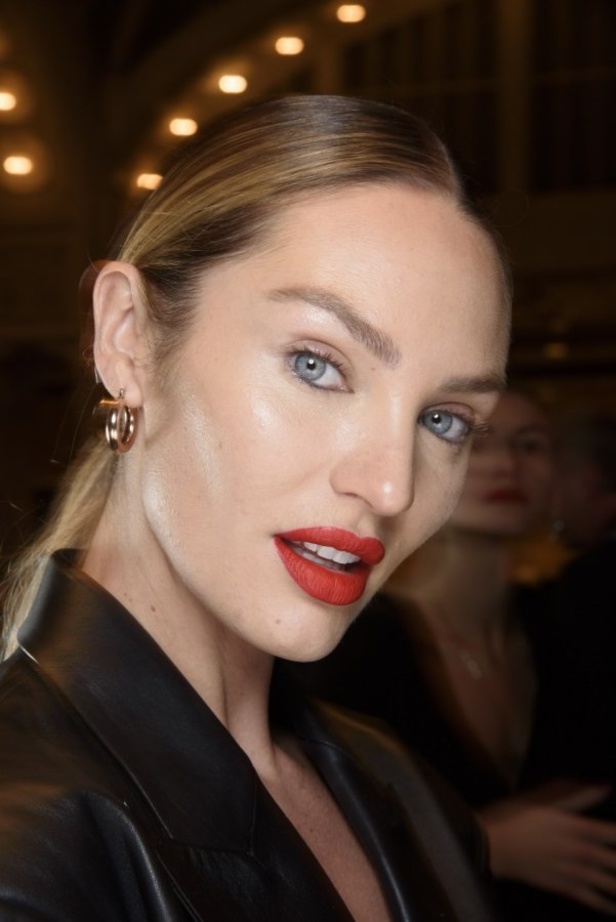 مجموعة اوسكار دي لارنتا من اسبوع الموضة في نيويورك 2020 