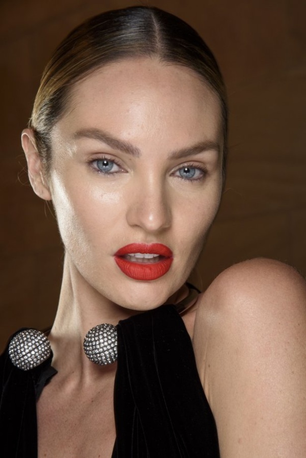 مجموعة اوسكار دي لارنتا من اسبوع الموضة في نيويورك 2020 