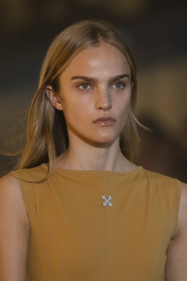 عرض مجموعة Off white بحس رياضي فاخر 