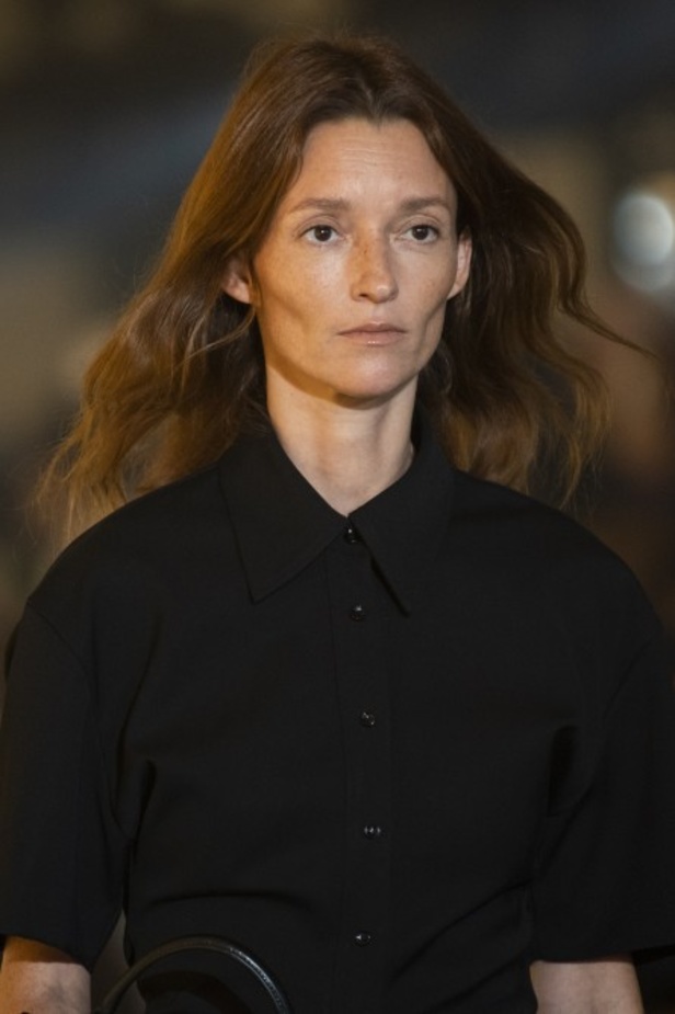 عرض مجموعة Off white بحس رياضي فاخر 