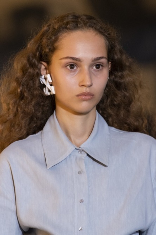 عرض مجموعة Off white بحس رياضي فاخر 