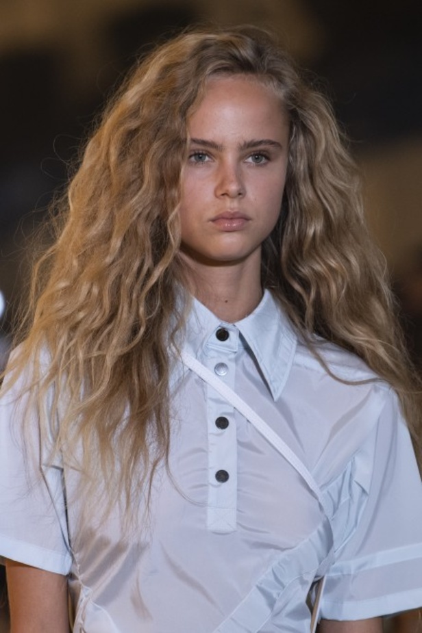 عرض مجموعة Off white بحس رياضي فاخر 