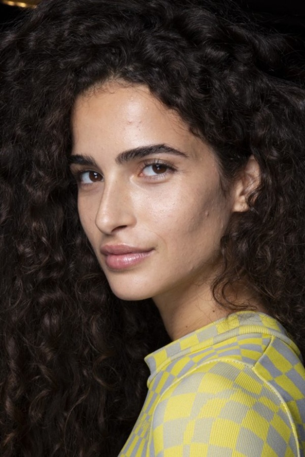 عرض مجموعة Off white بحس رياضي فاخر 