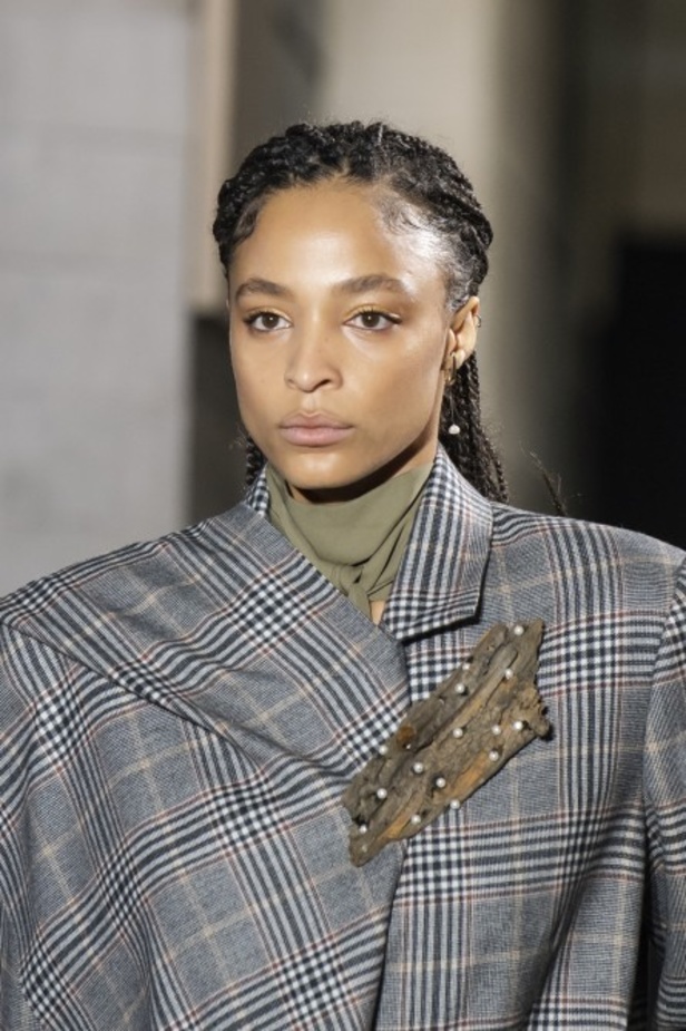 مجموعة الالبسة الجاهزة من Roland Mouret لخريف وشتاء 2020-2021