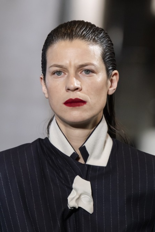 مجموعة الالبسة الجاهزة من Roland Mouret لخريف وشتاء 2020-2021