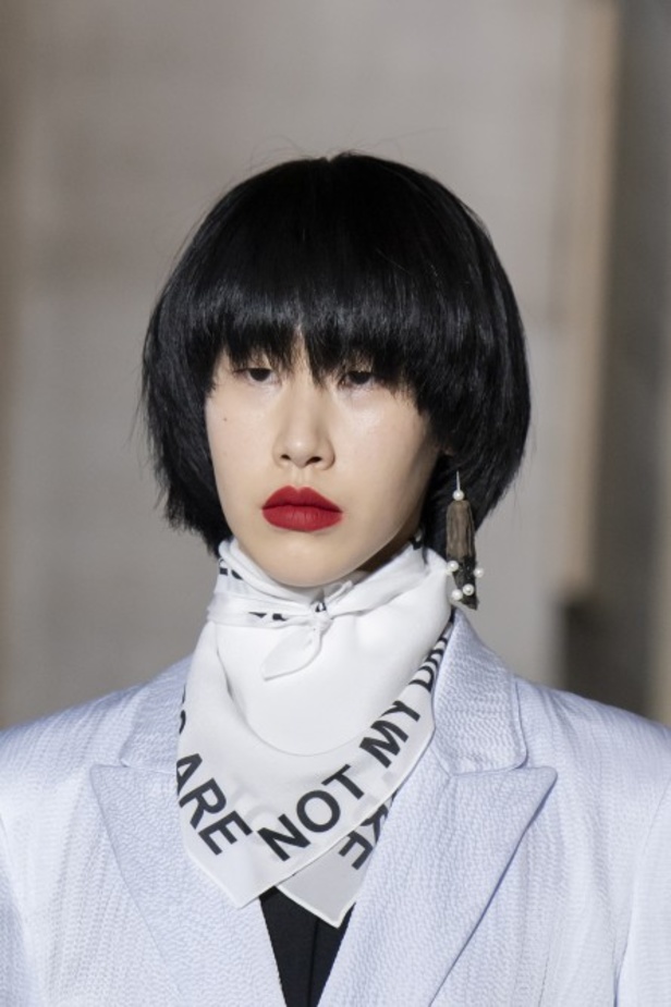 مجموعة الالبسة الجاهزة من Roland Mouret لخريف وشتاء 2020-2021