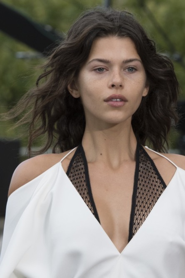 عرض أزياء Roland Mouret لربيع وصيف ٢٠١٩ !