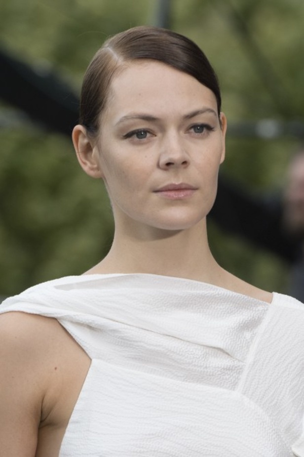 عرض أزياء Roland Mouret لربيع وصيف ٢٠١٩ !