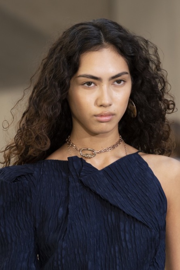 اسبوع الموضة في لندن 2019 عرض أزياء رولان موريه ربيع وصيف 2020