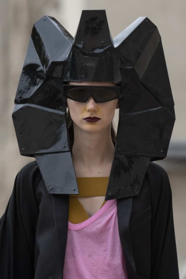 اسبوع الموضة في باريس 2019 مجموعة RICK OWENS لربيع وصيف 2020