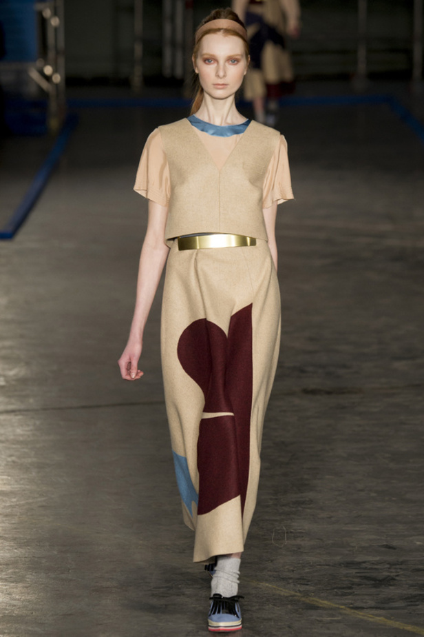 Roksanda Ilincic: معرض من الفنون بتصاميم راقية