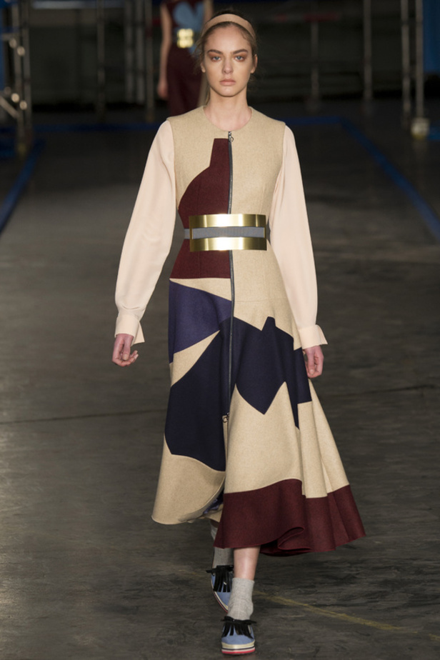 Roksanda Ilincic: معرض من الفنون بتصاميم راقية