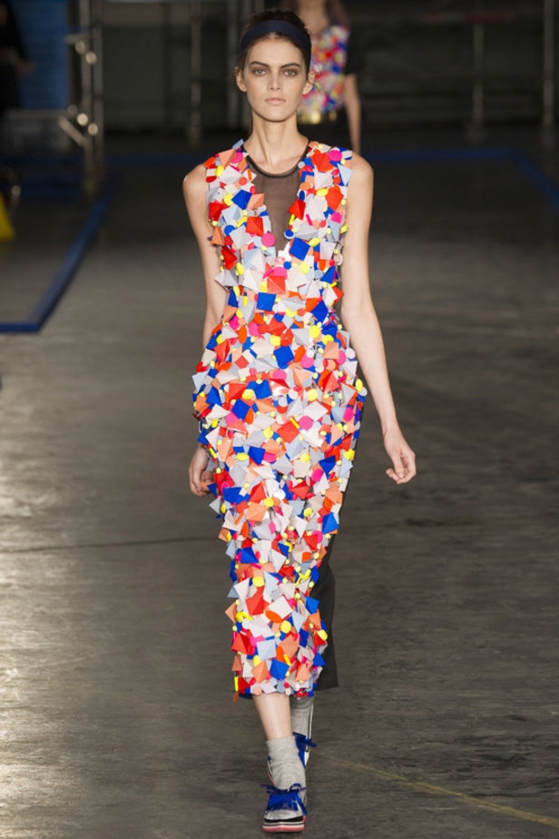 Roksanda Ilincic: معرض من الفنون بتصاميم راقية