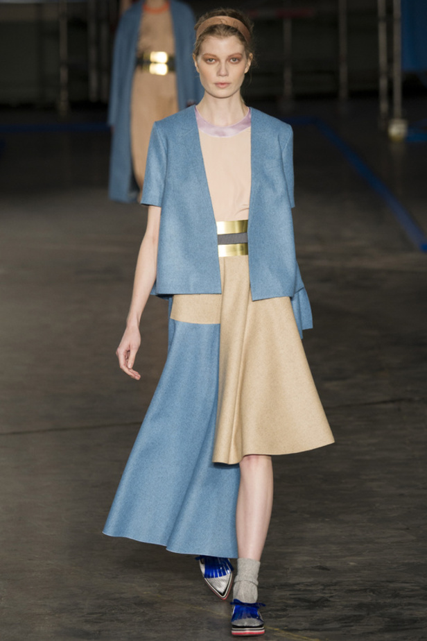 Roksanda Ilincic: معرض من الفنون بتصاميم راقية