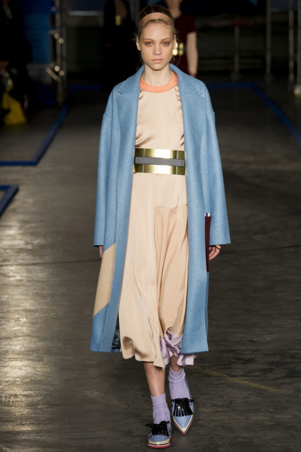 Roksanda Ilincic: معرض من الفنون بتصاميم راقية