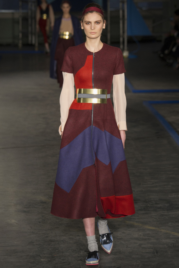 Roksanda Ilincic: معرض من الفنون بتصاميم راقية