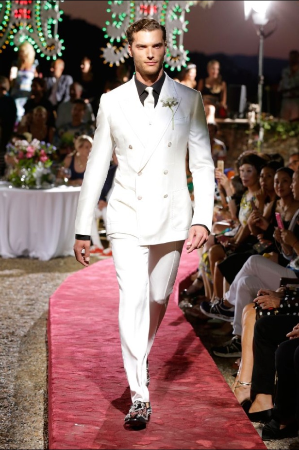 عرض Dolce & Gabbana بين الخيال والواقع 