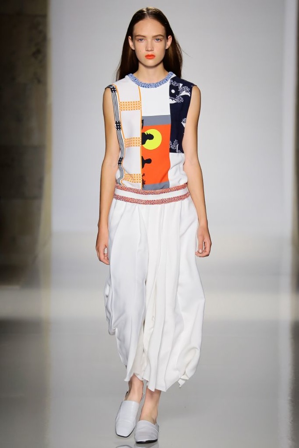 Victoria Beckham تخرج عن التقليدي بمجموعة عملية وعصرية!