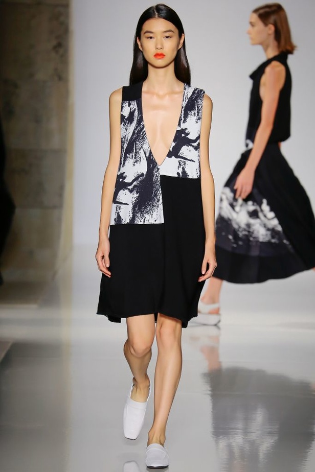 Victoria Beckham تخرج عن التقليدي بمجموعة عملية وعصرية!