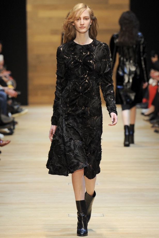 Guy Laroche قصات عسكرية بأسلوب أنثوي