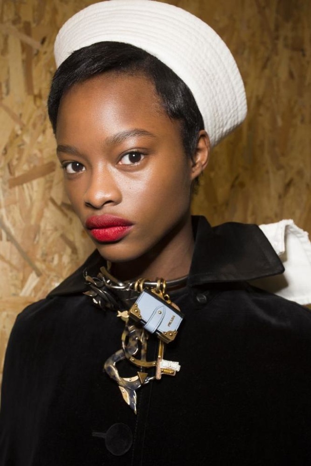 عرض برادا لخريف وشتاء 2016-2017