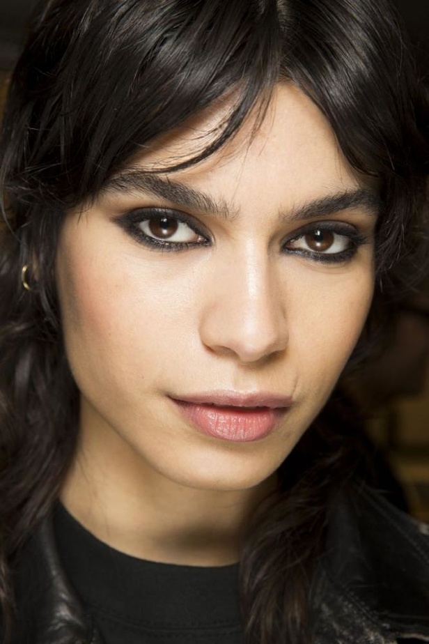 عرض دار ازياء فيرساتشي لخريف وشتاء 2016-2017