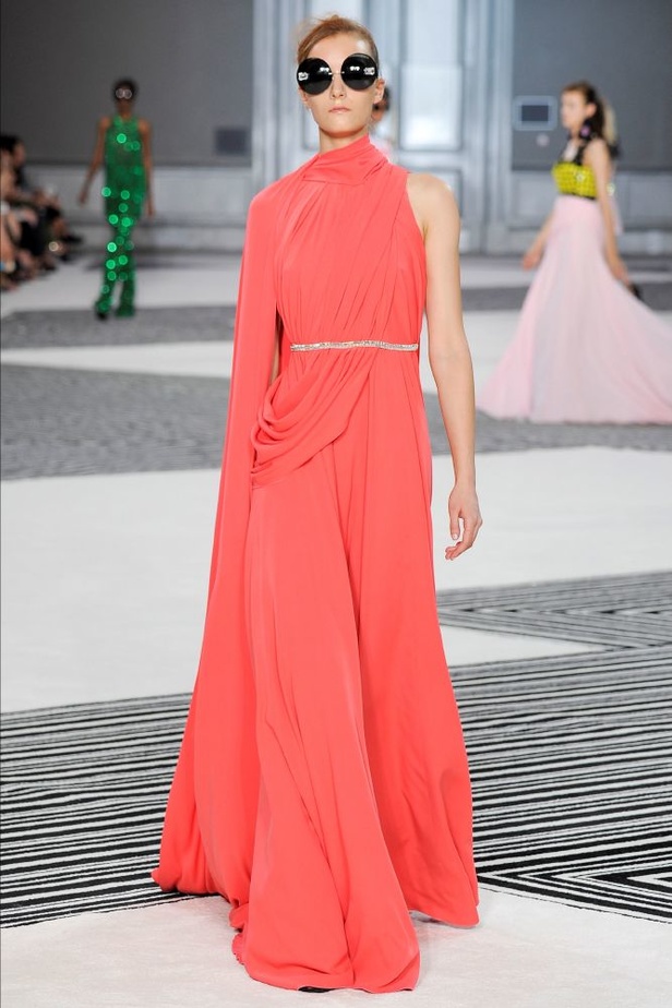 Giambattista Valli حلم صيفي لموسم خريفي بارد