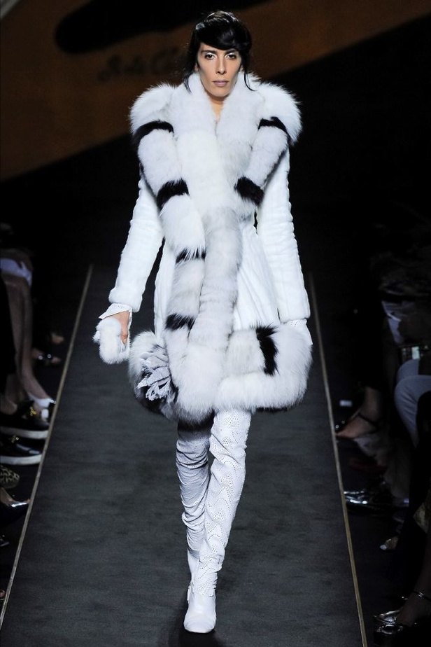 الفرو الراقي على طريقة دار Fendi